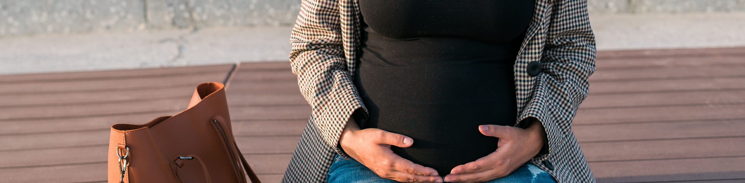 urban-portrait-of-a-modern-pregnant-latina-woman-2025-02-25-14-12-32-utc 1 (2)